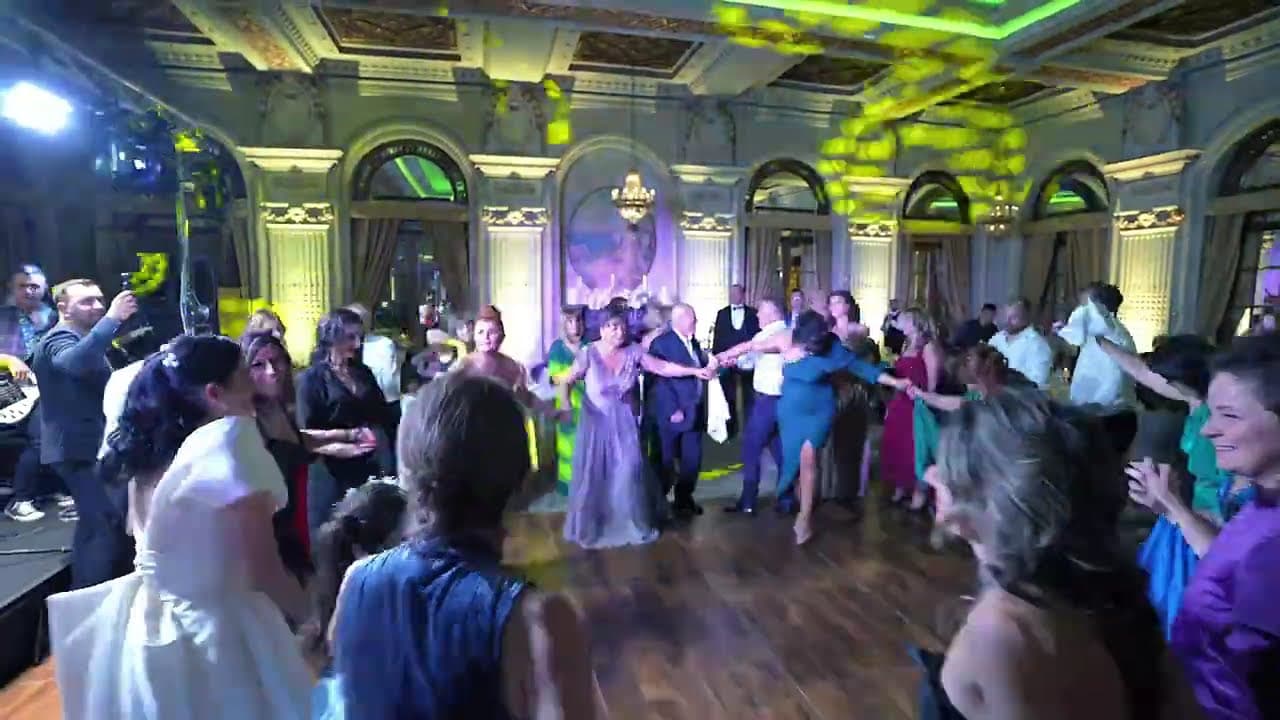 Moldovenii s-au născut